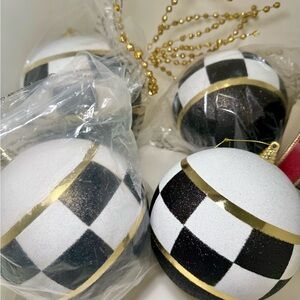 150mm Black and White Checkered Ornaments with Gold Accents (Set of 5) NWT